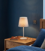 VE7400-01 BL – Velador Metálico Blanco con Pantalla de Tela - Image 2